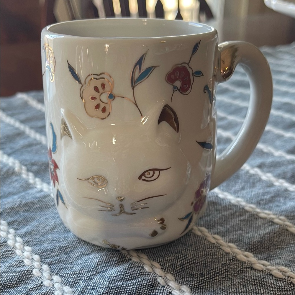 Henricksen Imports 3D cat cup.